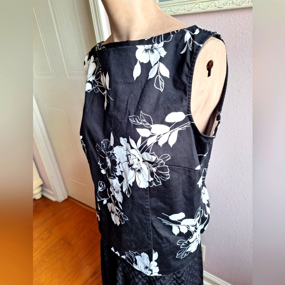 Worthington black and white floral top
